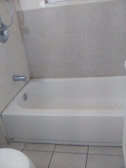 Building Photo - 89 Maple St