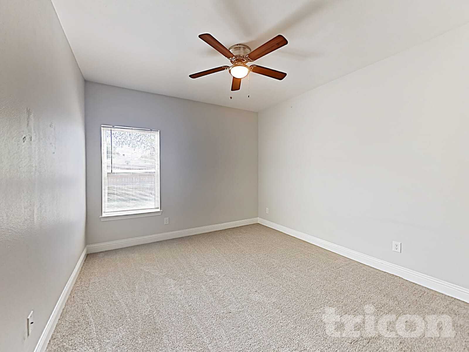 Building Photo - 1002 Woodcrest Dr