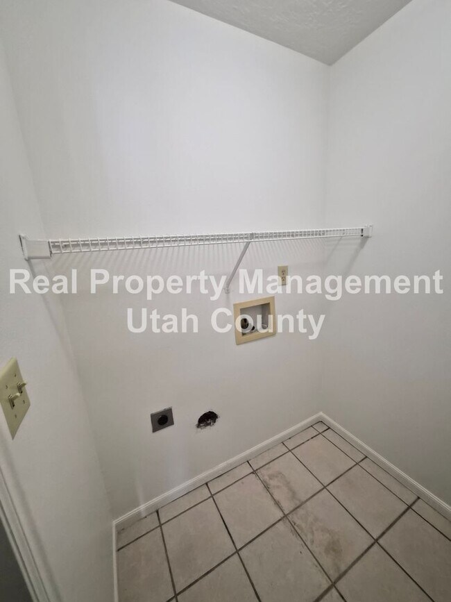 Building Photo - Orem Townhome New Flooring Finished soon