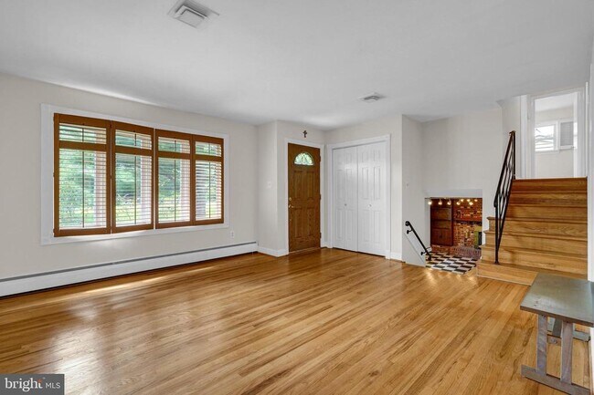 Building Photo - 8905 Valley Forge Dr