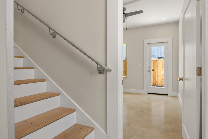 Building Photo - 626 Delaware St