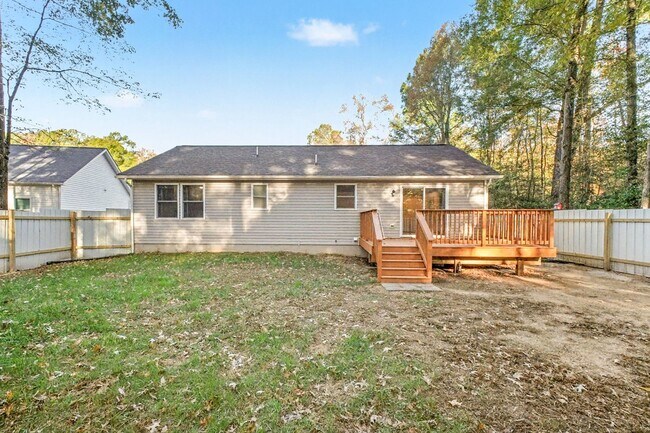 Building Photo - Newer 3-bedroom home available now in Colo...