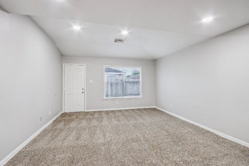 Building Photo - 8210 Radial Ct