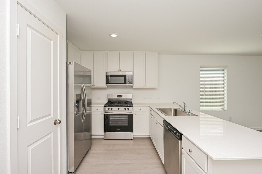 Building Photo - 10713 Revolver Dr