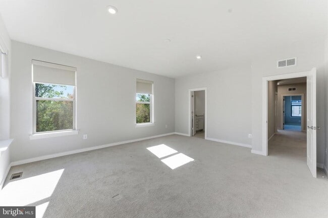 Building Photo - 2490 Connector Aly