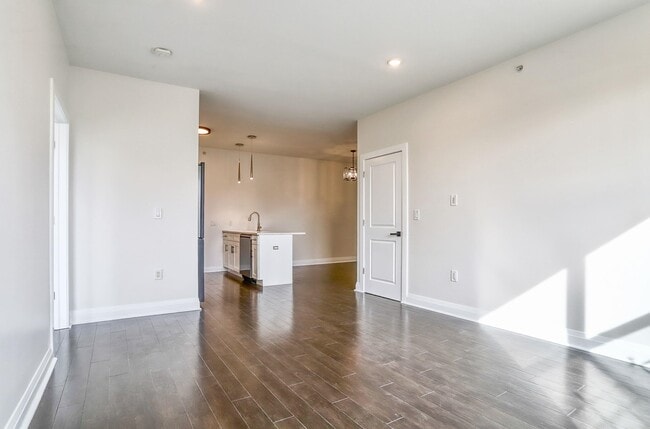 Building Photo - 1901 Summit Ave