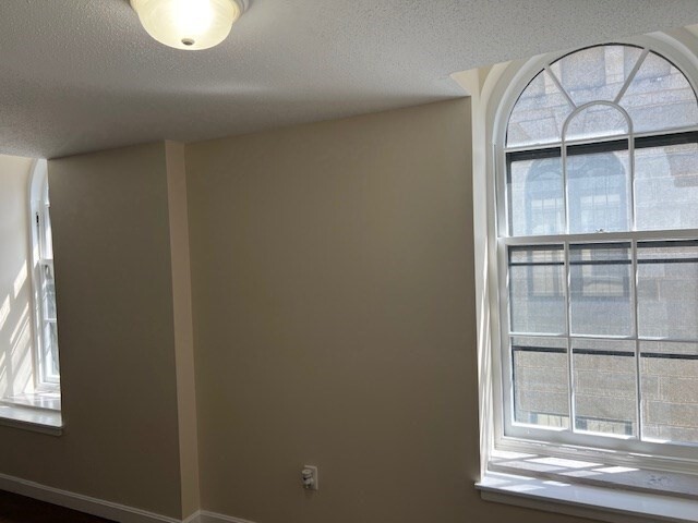 Building Photo - 201 Thorndike St