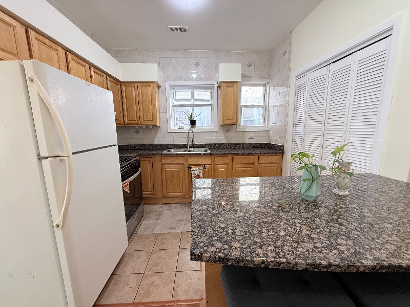 Building Photo - 3643 S Hamilton Ave