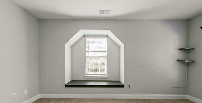 Building Photo - Leah Meadow