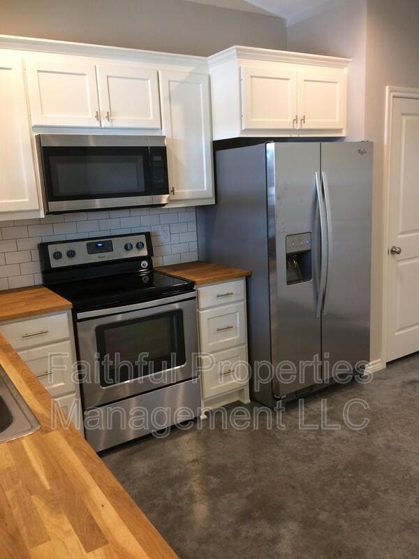 Building Photo - 14203 County Rd 452