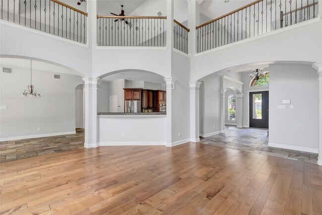 Building Photo - 14115 Norhill Pointe Dr