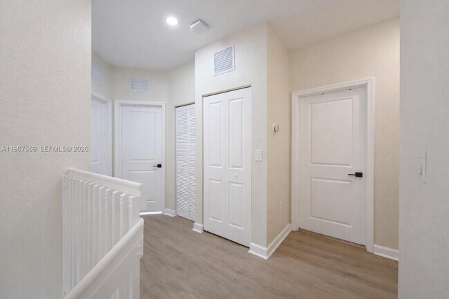 Building Photo - 323 NE 208th Terrace