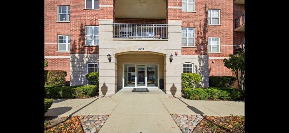 Building Photo - 390 W Mahogany Ct