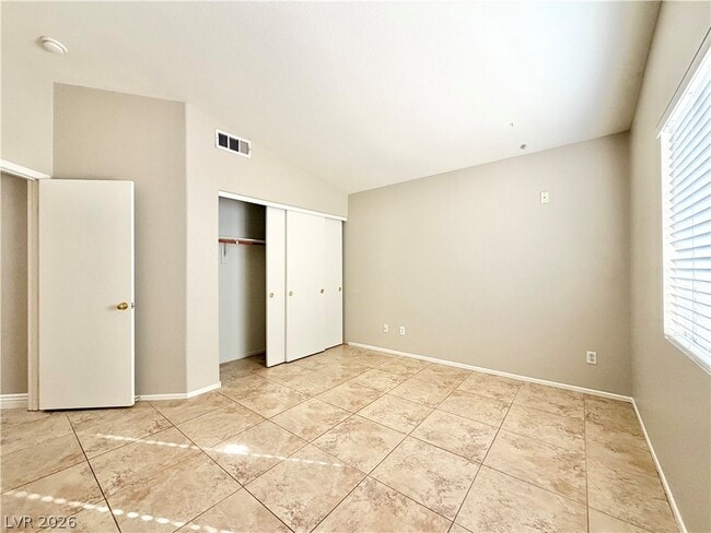 Building Photo - 2717 Sonador St