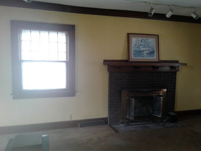 Building Photo - 2065 S 5th St