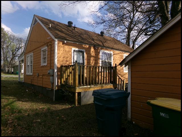 Building Photo - 920 S Elm St