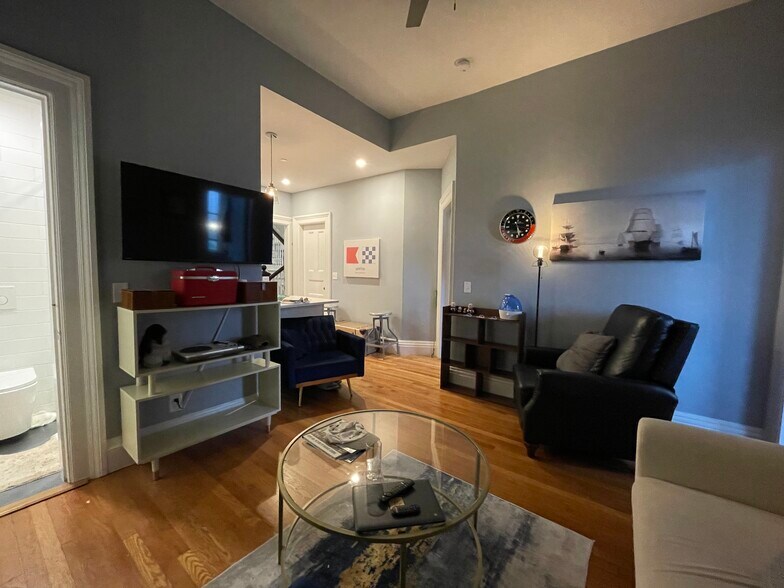 Building Photo - 456 Beacon St