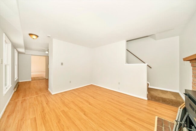 Building Photo - New Market Rental
