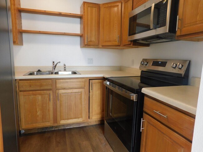 Building Photo - 869 Iowa Ave