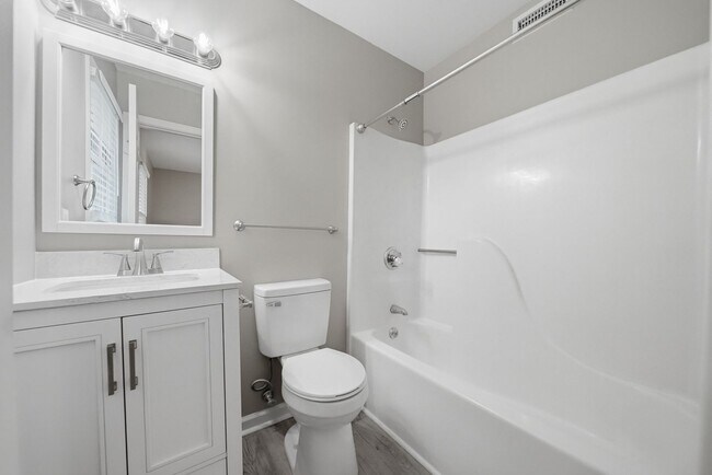 Building Photo - Renovated 1 Bed 1 Bath Condo in Prime Location!