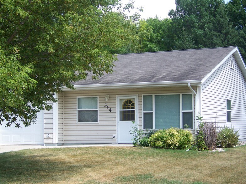Primary Photo - 314 Hidden Acres Dr NW
