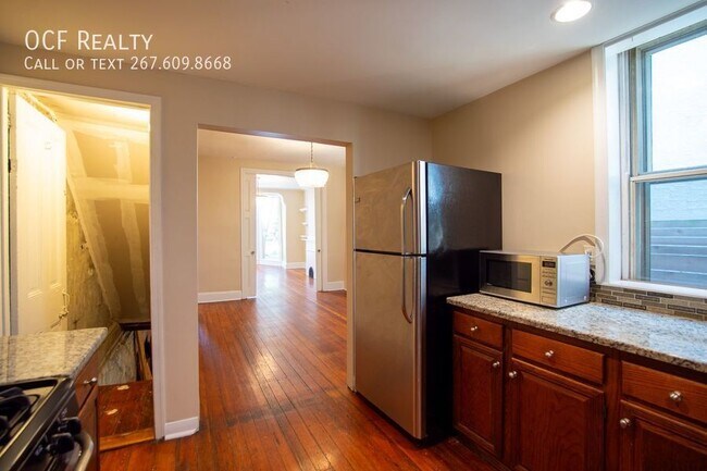 Building Photo - 2211 Bainbridge St