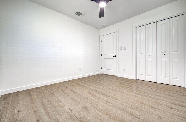 Building Photo - 5407 Manor Rd