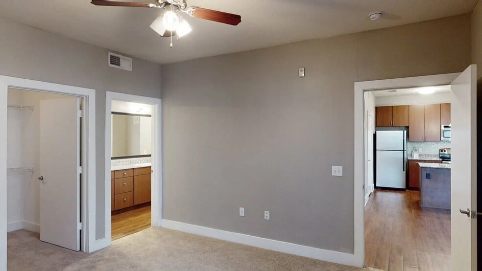 Building Photo - 305 River Fern Ave