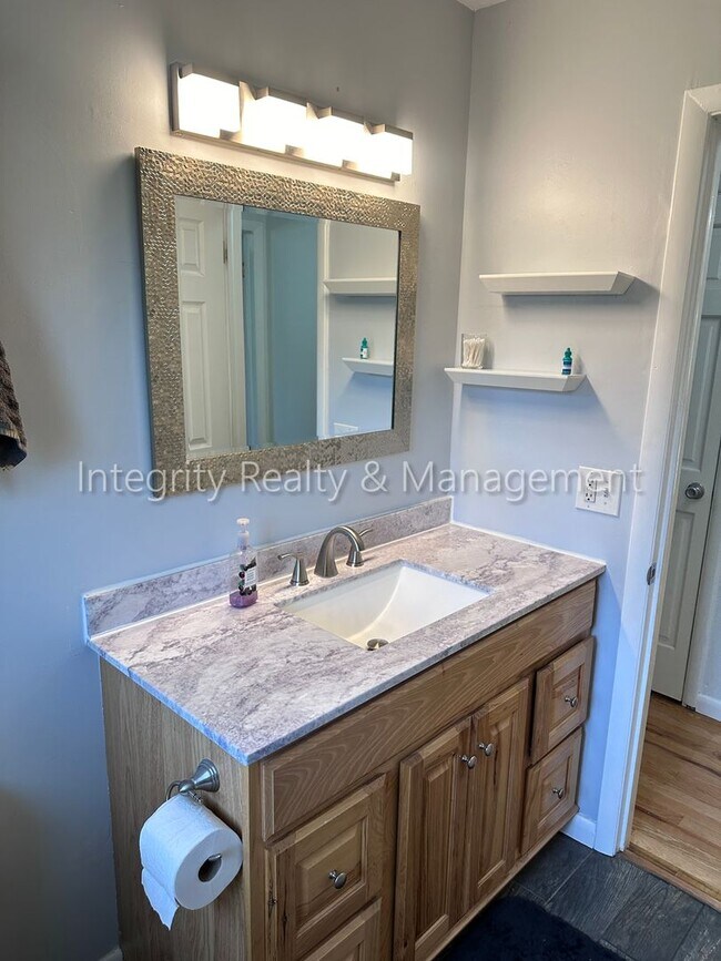 Building Photo - 3367 W Arlington Ave