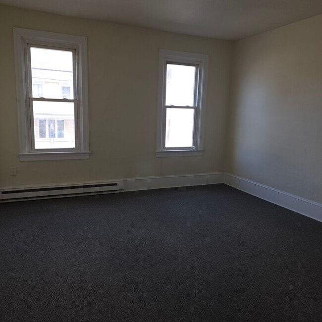 Building Photo - 33-35 Washington Street