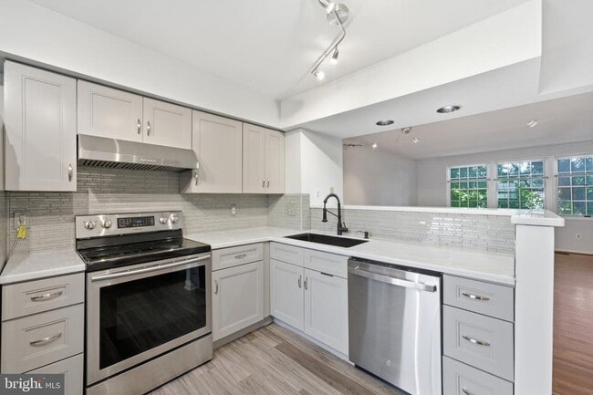 Building Photo - 5028 9th St S
