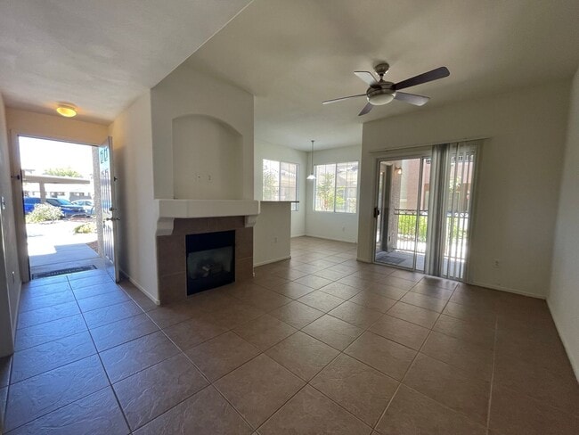 Building Photo - First Floor Condo Unit in Gated Community!