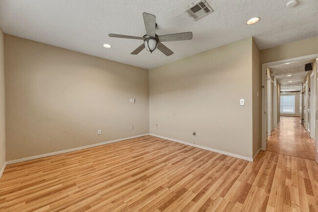 Building Photo - 5211 Court Rd