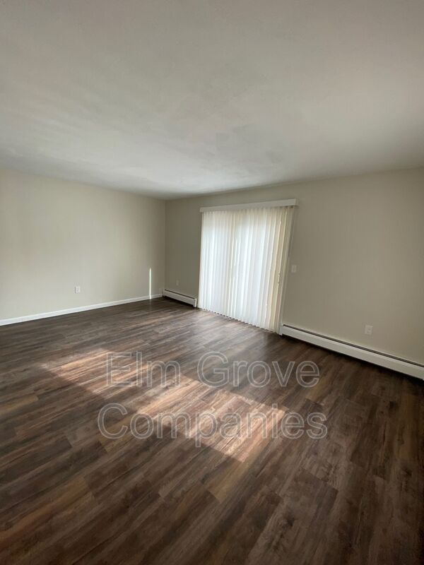 Building Photo - 7 Darby Field Common