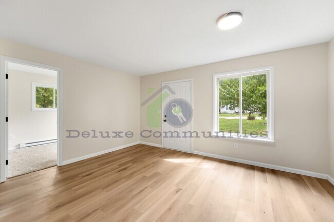 Building Photo - 127 E Fargo St