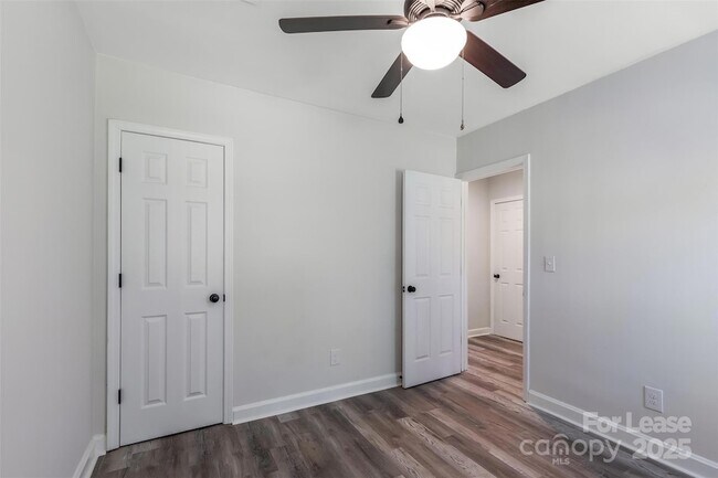 Building Photo - 2237 Ashley Rd