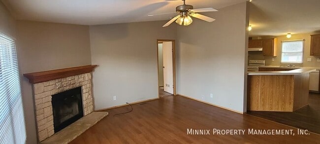 Building Photo - 304 SE 4th St