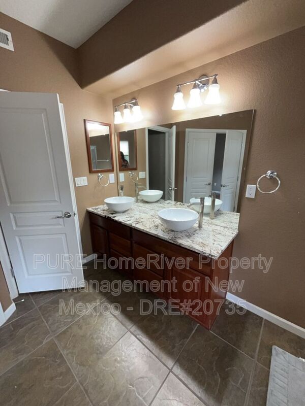 Building Photo - 10115 Avenida Vista Cerros NW
