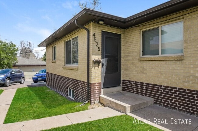 Building Photo - 4525 E Yale Ave
