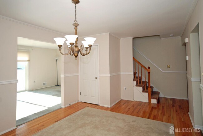 Building Photo - 7 Gardenia Ct