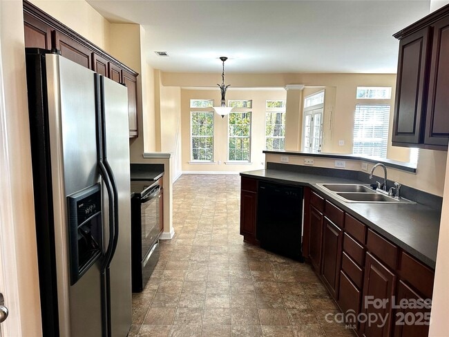 Building Photo - 7946 Mariners Pointe Cir