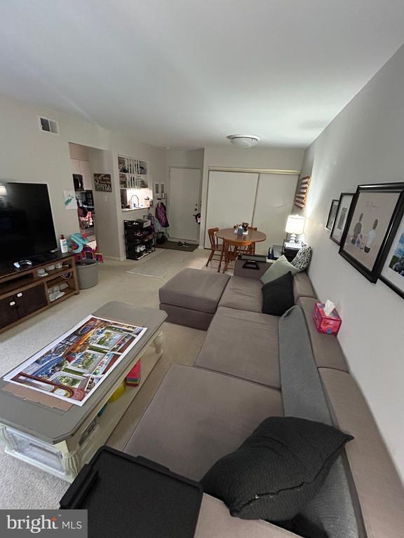 Building Photo - 5821 Royal Ridge Dr