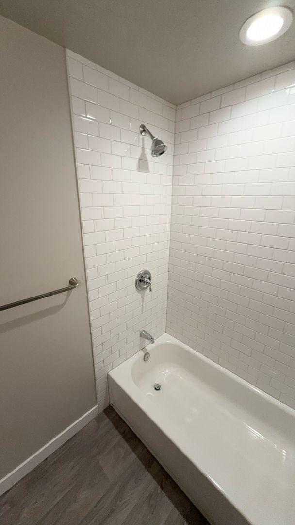 Building Photo - 5 Bedroom/3 Bathroom Harrisville!
