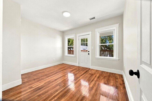Building Photo - 32 Westmore Rd
