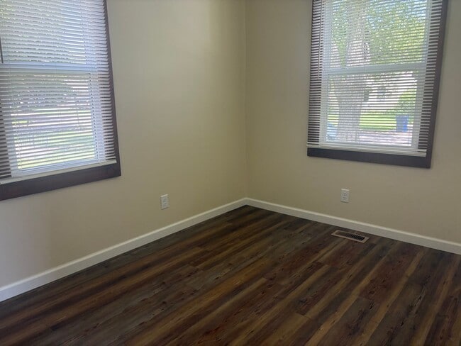 Building Photo - Cute 1 Bed 1 Bath