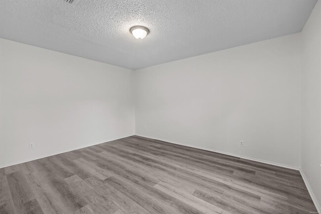 Building Photo - 6140 Cherry Hill Rd