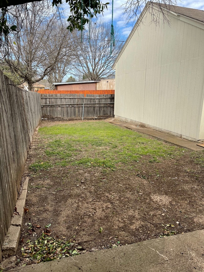 Building Photo - 3105 Lourdes St