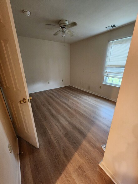 Building Photo - 2084 Rock Lake Loop