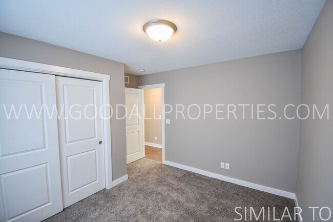 Building Photo - Must see this 4 Bedroom Walkout Ranch Style in Desoto