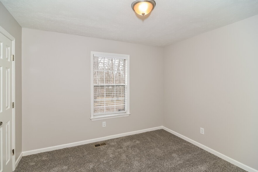 Building Photo - 425 Jonesboro Ct